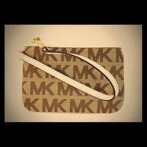 Michael Kors Jet Set Jacquard Vanilla Wristlet